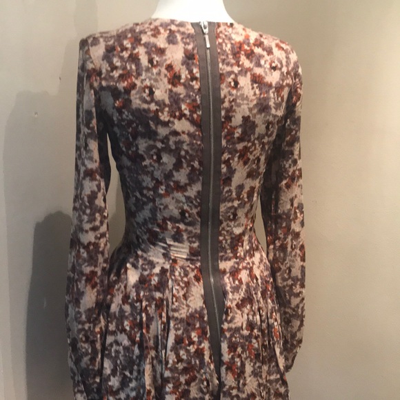 “H&M” Floral Fitted Dress. - Picture 8 of 15